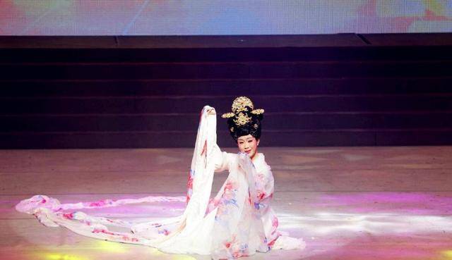 李玉刚|辍学、走穴、气跑梅葆玖,李玉刚凭什么这么狂?