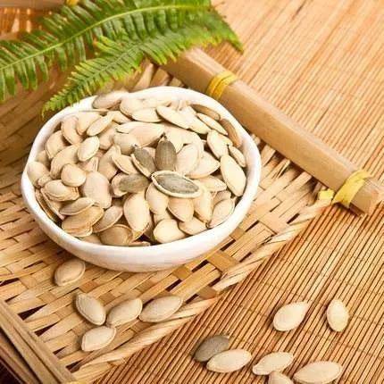 南瓜子养生功效多多，食品安全专家：三种南瓜子吃了就是找罪受
