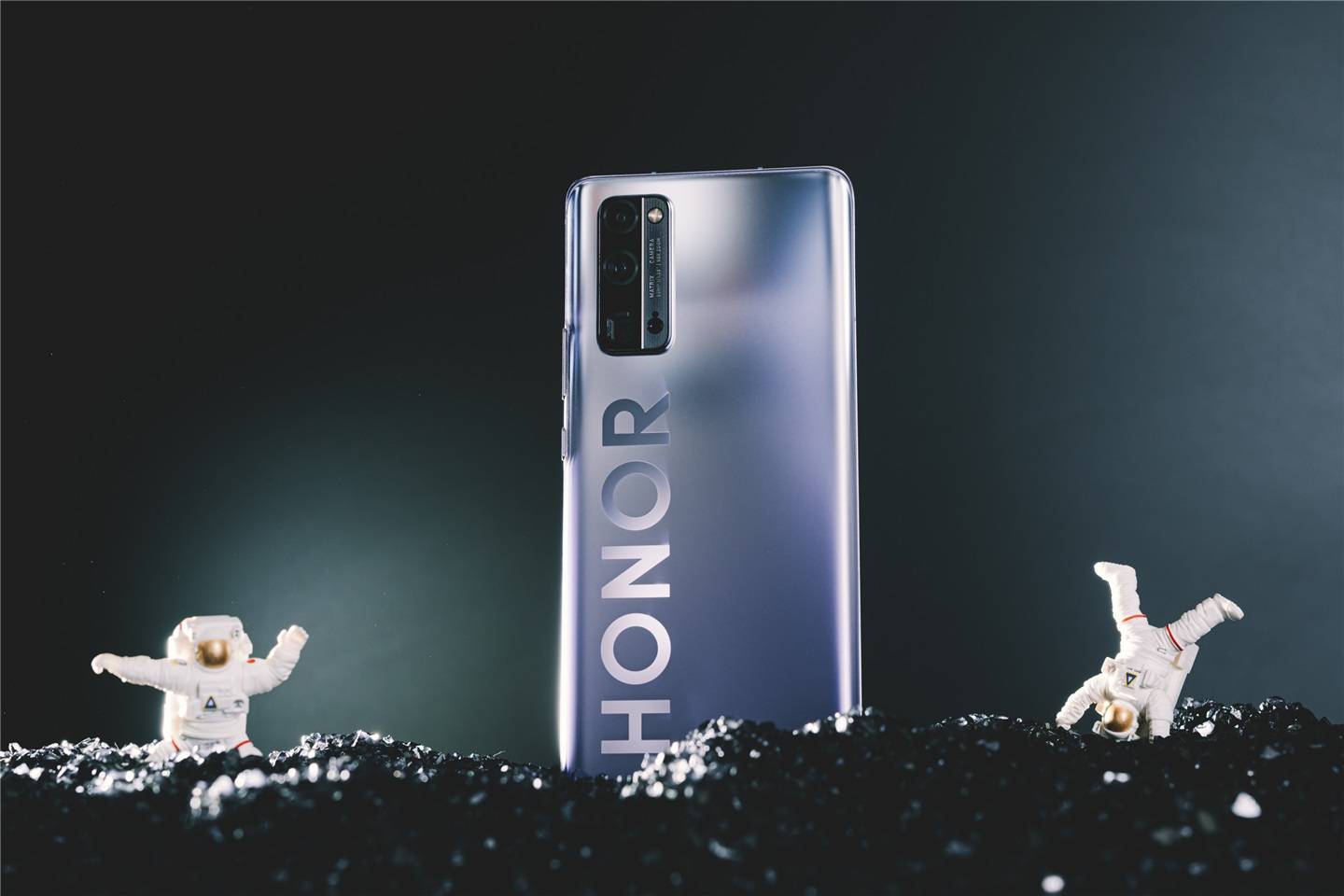 荣耀|银色大LOGO成手机设计高光，荣耀30首发引厂商跟风