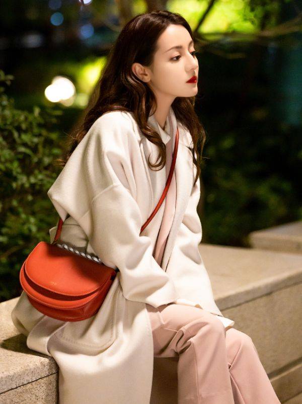 水蜜桃|热巴才是“人间水蜜桃”!穿小一码礼裙秀身材,这为何会无人追?