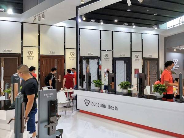 上海网站建设选购指南：打造企业品牌形象利器