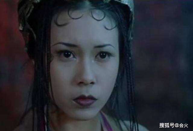 曾为|50岁莫文蔚冻龄有方！素颜出镜活力似少女，曾为美腿投下3000万保险