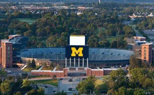 什么条件才能上哈佛大学 0148f730256e4b2382774a838a235cff.jpeg