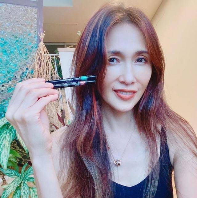 木村|暗黑媚惑妆失败，木村心美透视风变“妈咪”，妈妈小背心还踩一脚