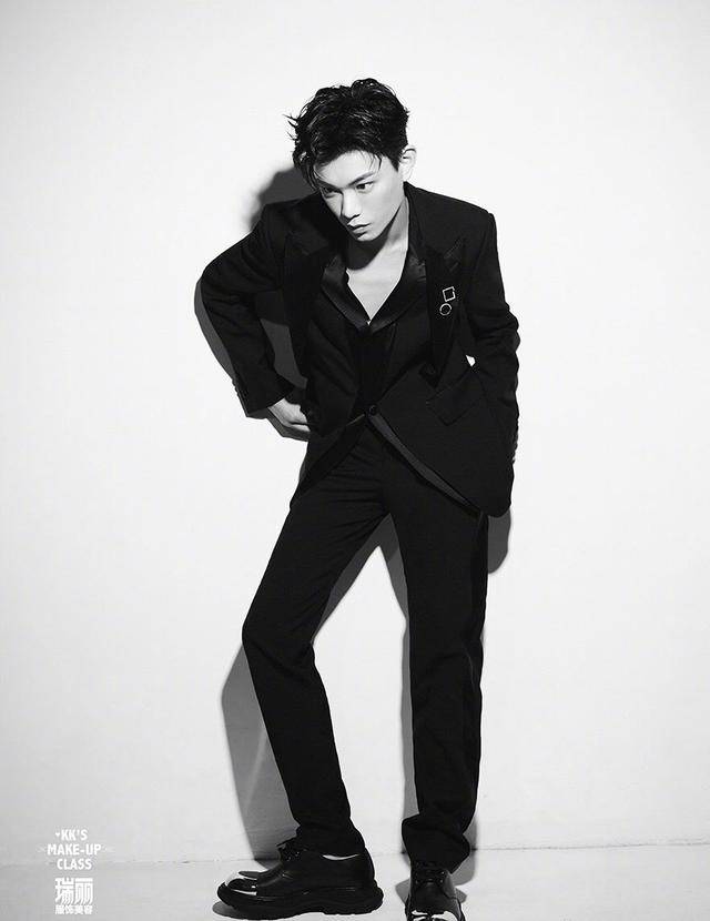 瑞丽|丁禹兮最新瑞丽大片好好看,西装帅气又绅士超有感,霸总范太强