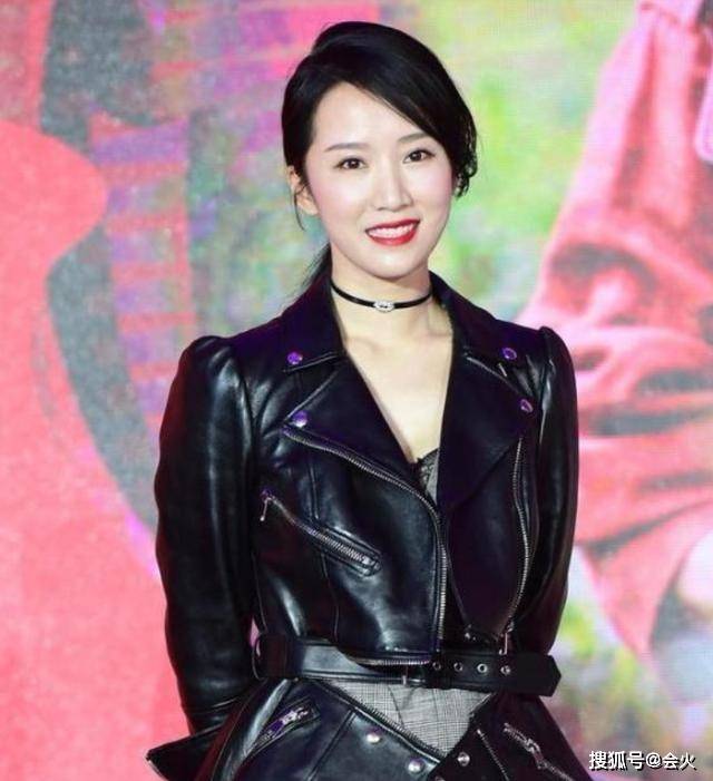 豪门|原创35岁李念晒视频扮嫩，儿子意外出镜曝正面秒离开，嫁豪门屡传婚变