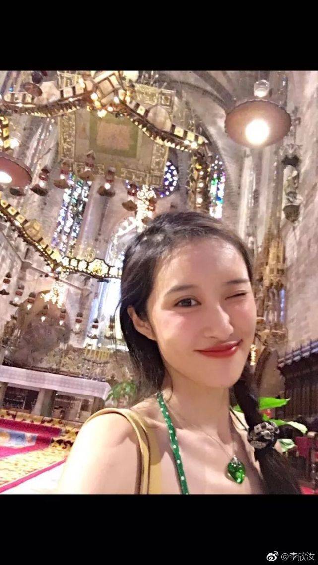 无敌|原创最惨谋女郎？晒未公开剧组照直接被张艺谋赶走，断送好好的星途！