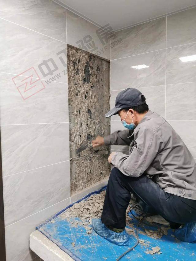 墙纸发霉脱落,大面积瓷砖空鼓,做工67如此粗糙?_重新处理