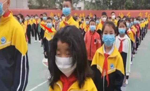 小学生"鸡窝头"走红全校,成了全校最靓的崽,理由让人忍俊不禁