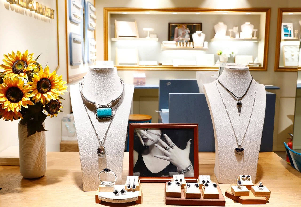 女王|银时代形象升级，感受女王珠宝的尊贵体验！