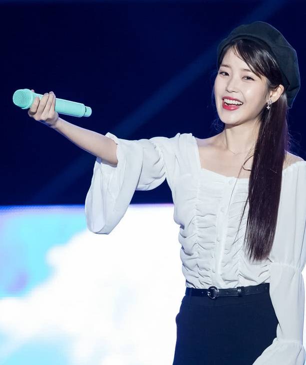 裤子|161cm李知恩不过是穿对一条裤子就腿长180？网友：求同款链接