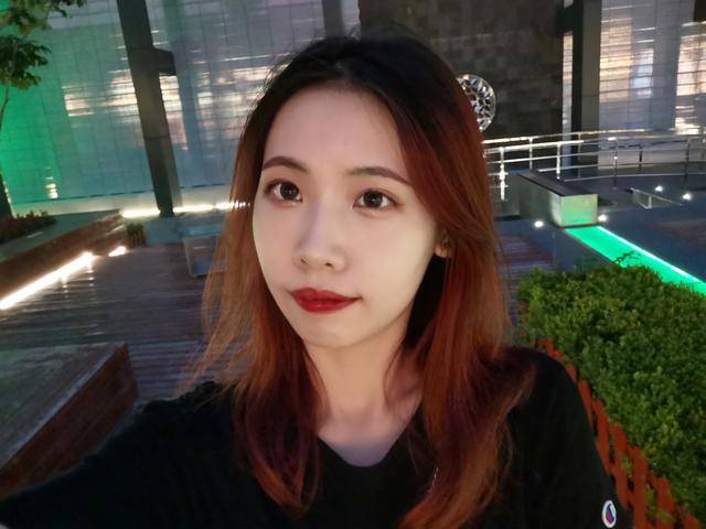 怎么自拍才能拍得更清晰 bb43bddad9ce4f8b8a9fb9abd7dad9b8.jpeg
