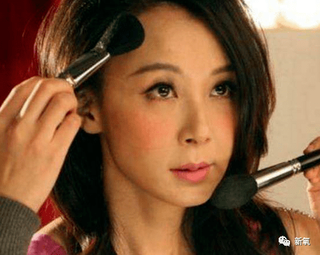 人中|20岁的脸垮得像40岁，还比关晓彤讨人喜欢，她真没不服气吗？