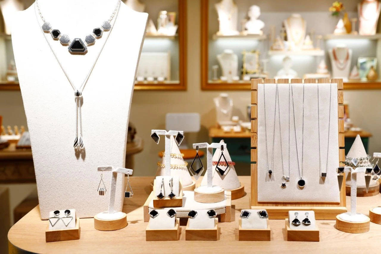 女王|银时代形象升级，感受女王珠宝的尊贵体验！