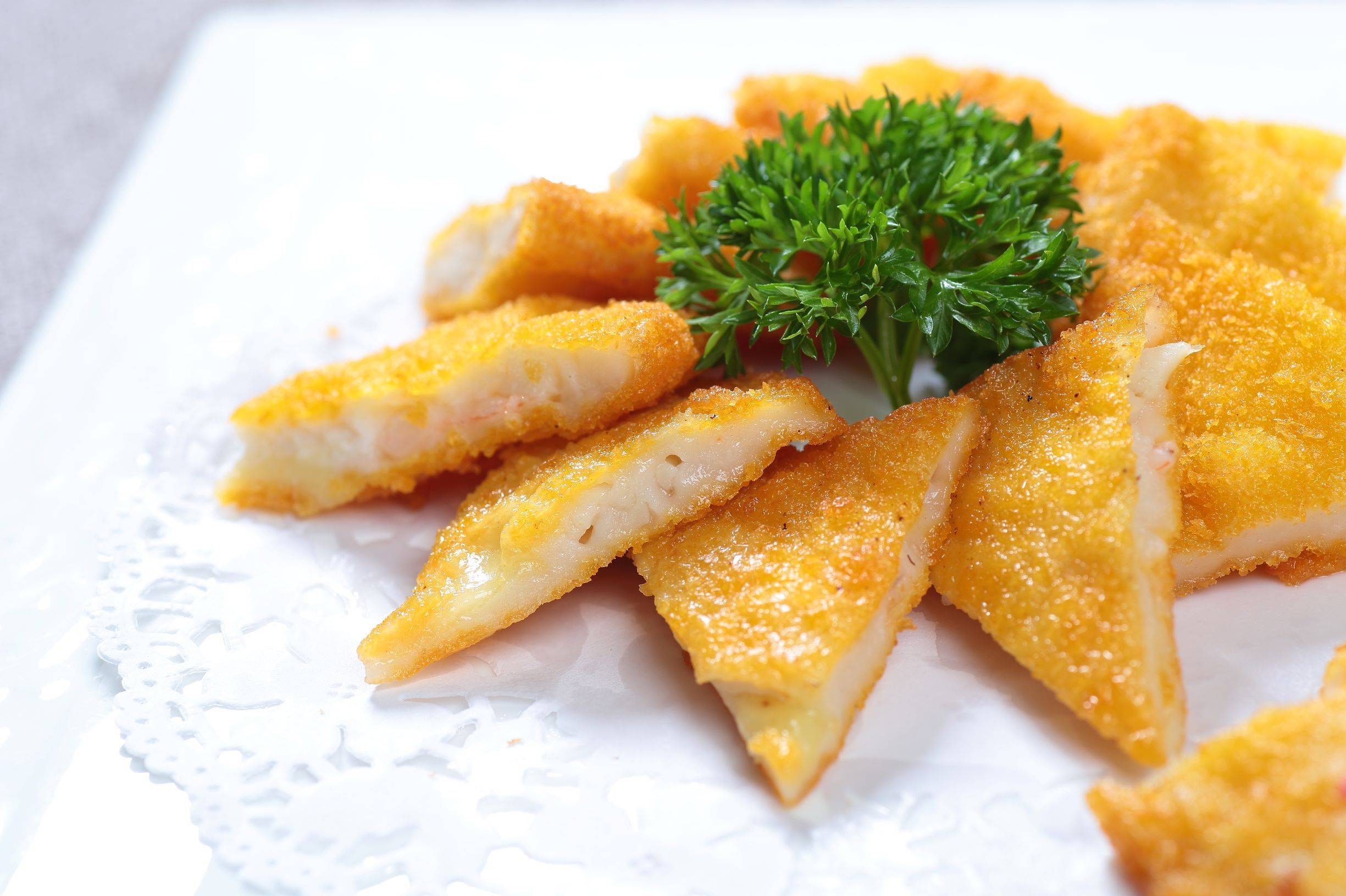 葱姜蒜 就可以直接当作佐餐小食了 月亮虾饼是一道流行于台湾的名小吃