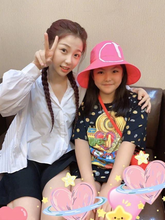 偶像|李湘晒女儿王诗龄照片，11岁成“追星女孩”，和偶像合影太显可爱