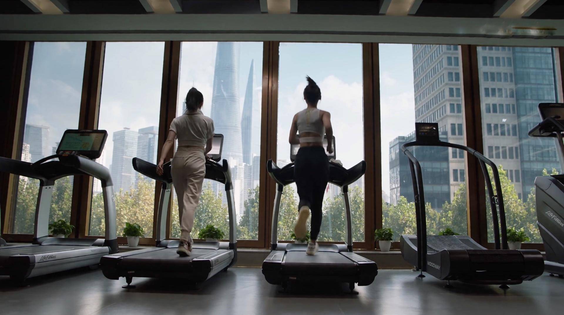 梁正贤|《三十而已》梁正贤提出三人行，王漫妮当众脱衣，身材对比有深意