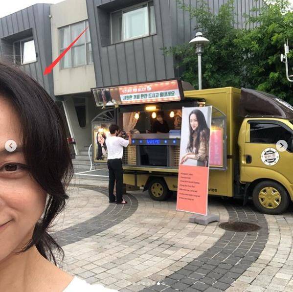 雀斑|汤唯素颜晒自拍，满脸的雀斑和法令纹很明显，气质不减反增！