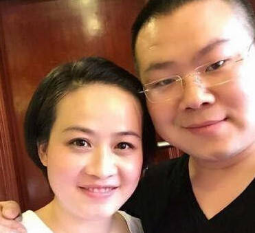 岳云鹏疑咸猪手?强搂告白24岁女爱豆