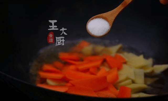 鸡蛋可以炒土豆片吗 ec2a71ee6c7545779fd178626d6fbf3c.png