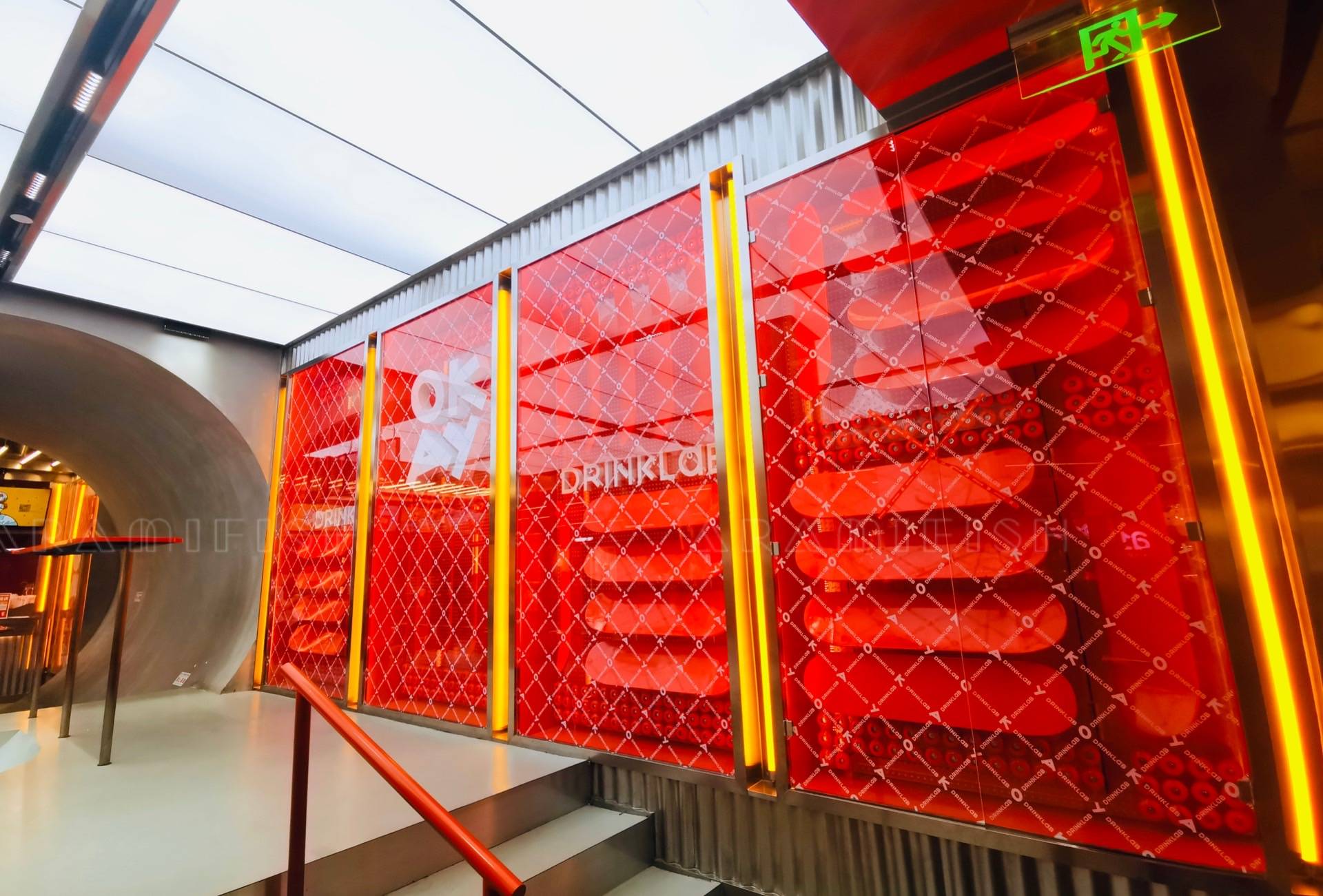 年轻人|她来了她来了，她才不是平平无奇的饮品小天后