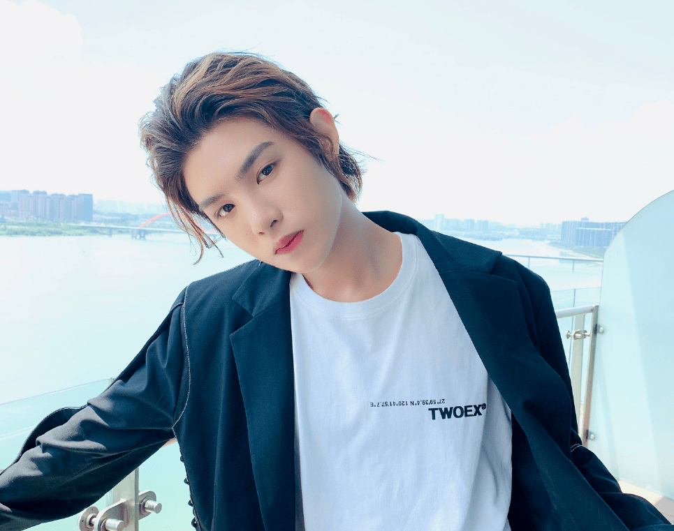 陈冠希|从群嘲土味到一货难求，谁在买明星潮牌？