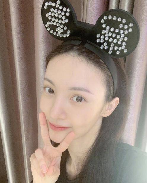 全员|原创金晨送玫瑰被赞铁汉也柔情，护肤品浪姐全员人手一套，一车不够装