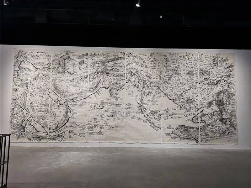 邱志杰 求知去吧,哪怕远在中国 370 x 880cm 纸上水墨 2019