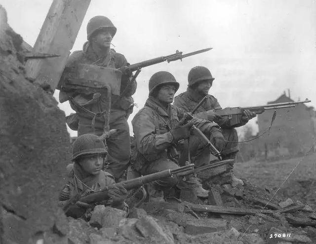 二战|二战传奇步枪，常能把机枪打到哑火，为何却在战后被中国军队嫌弃