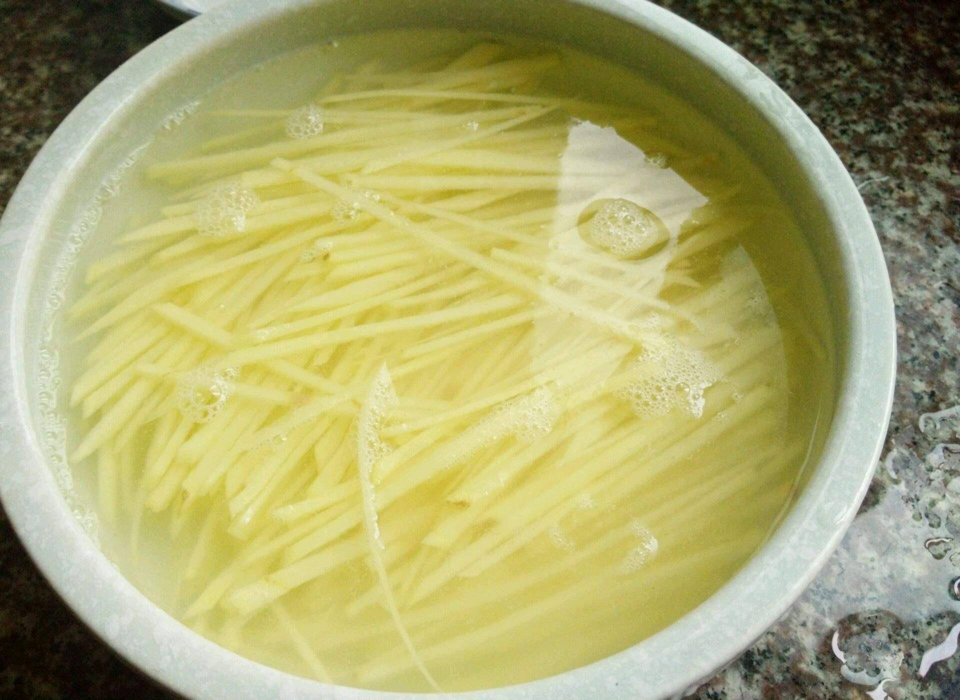 土豆丝怎么切能切得细一点 a7887ddba84c4f708b1a5d2b966509d5.jpeg
