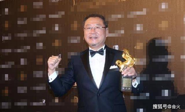 弟兄|原创赵本山与范伟久违同框，举止亲密像老弟兄，两人被传不和多年