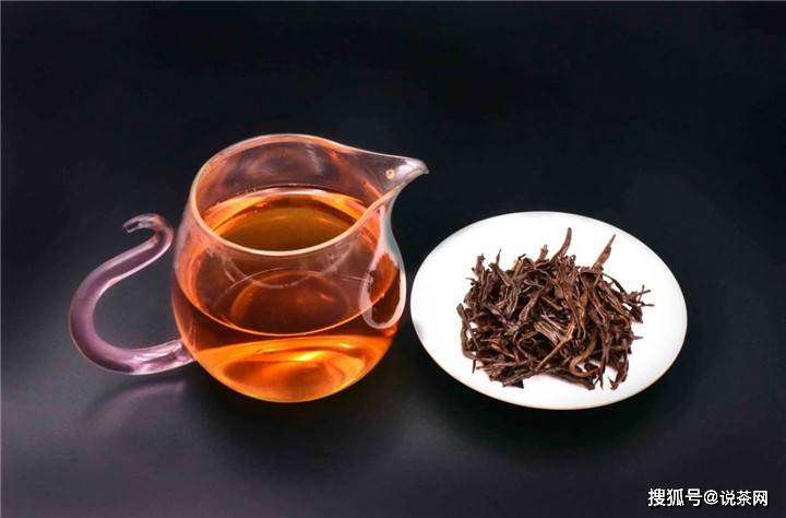绿茶VS红茶，高血压人群更适合喝哪种？_功效