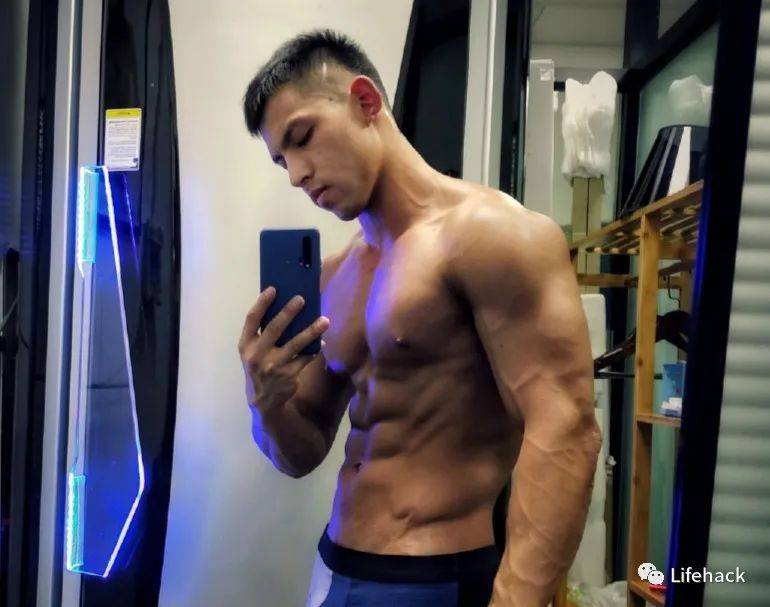 小哥|上海漫展筋肉男引发舔屏,这肉体太野了