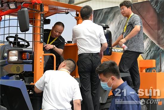 消息资讯|产品驱动·专智致胜英轩重工新品发布会盛大举行