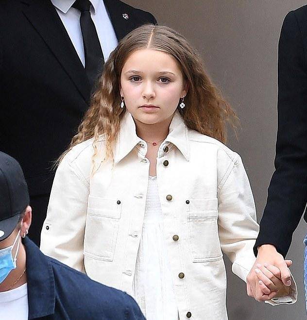 小七|9岁小七打扮早熟像18！浓浓小贵妇风，大布罗圈腿抢了未婚妻风头