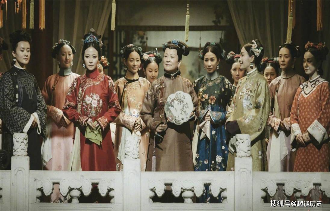 明玉|延禧攻略：剧中最好看的衣服，并非贵妃的华丽服饰，而是她的嫁衣