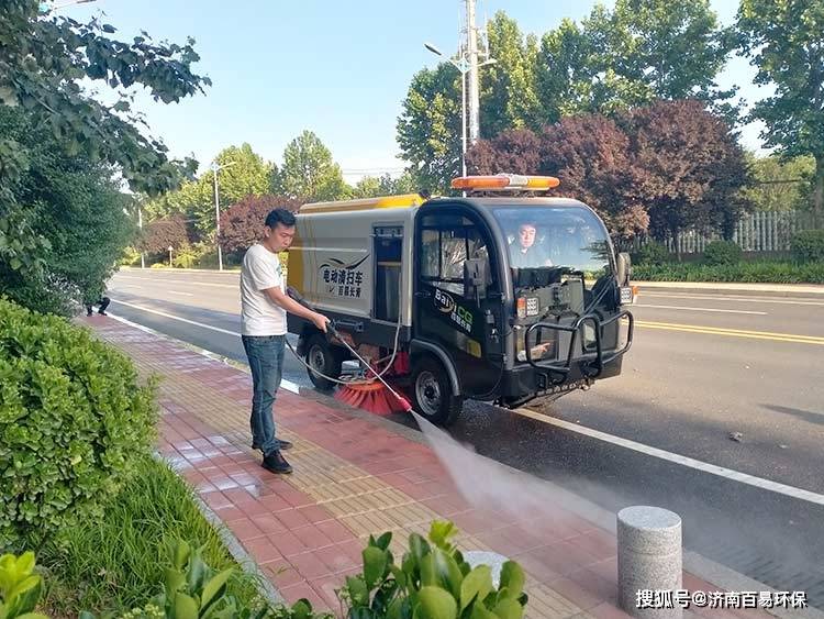 环卫新型道路吸尘清扫车功能介绍