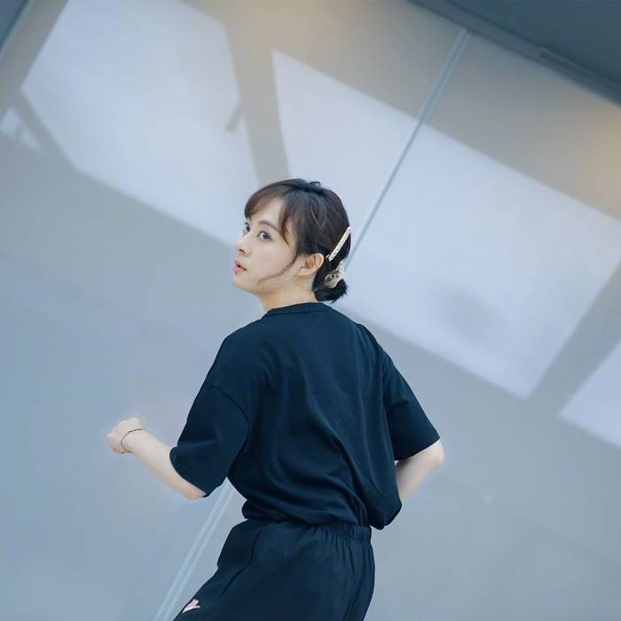 徐璐|瓜子脸、圆脸已经过时了，倪妮徐璐的方脸才是现在最流行的高级脸