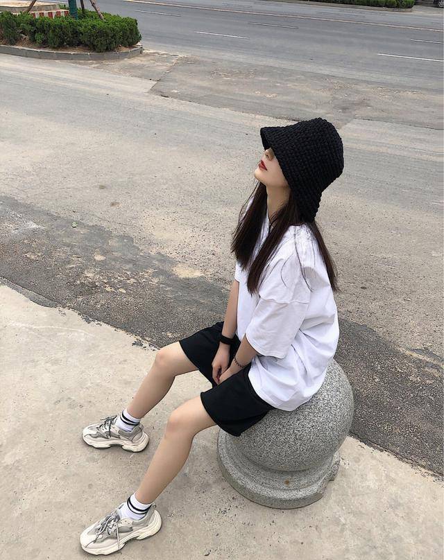 慵懒感白色背心 113a335c99bf40fd8efdcf143c2fdc96.jpeg