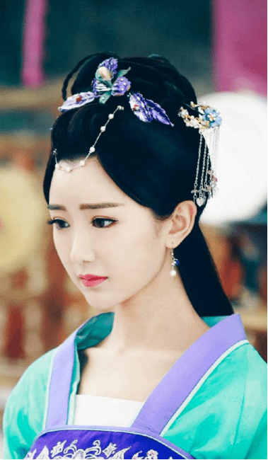 钟晓芹|演员毛晓彤：我跟钟晓芹是完全不一样的人 | 专访