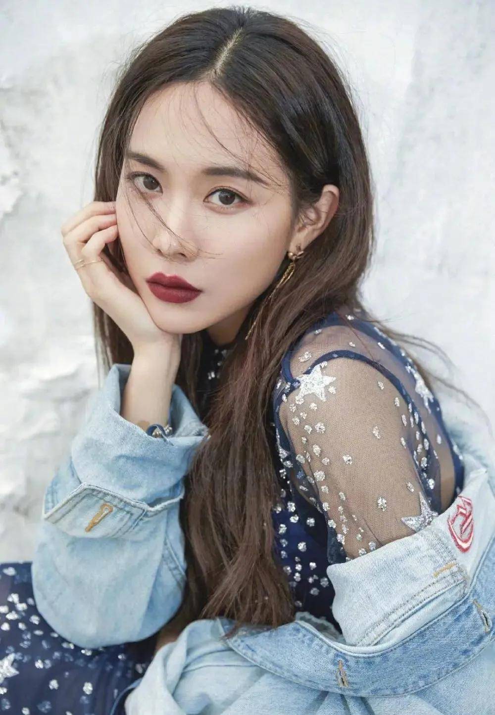 五官|舞台王者王霏霏终于赢了一回皇族万茜！滤镜终究敌不过实力啊...