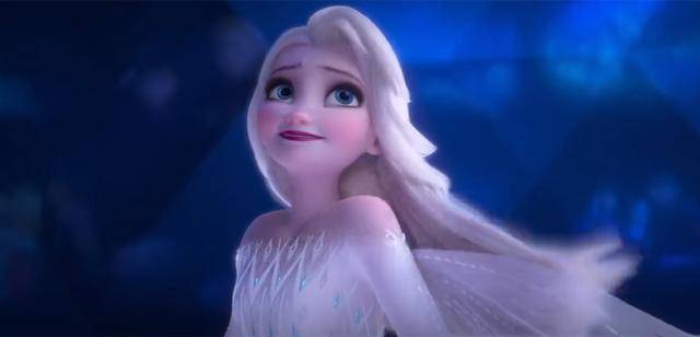 原创冰雪奇缘2中艾莎最美的五个瞬间,轻纱飞扬的长发艾莎宛若仙女