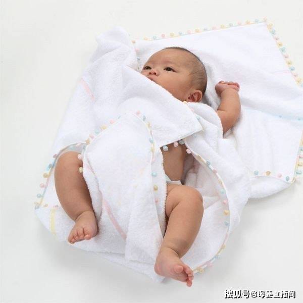 婴儿|新手妈妈在挑选婴儿浴巾时可不能马虎婴儿浴巾材质多样