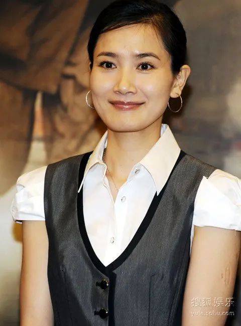 原创侯勇小20岁妻子近照,颜值不输女明星,结婚2年恩爱如初