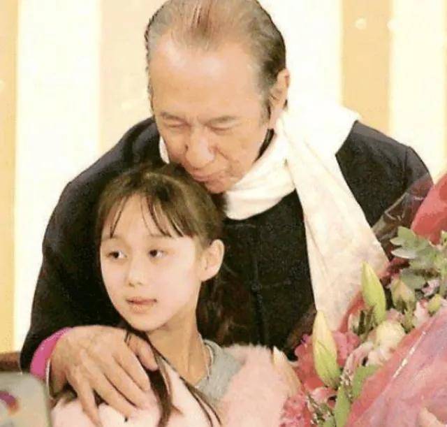 舞会|赌王最宠幼女何超欣，麻省理工学霸、巴黎名媛舞会c位，四房之星