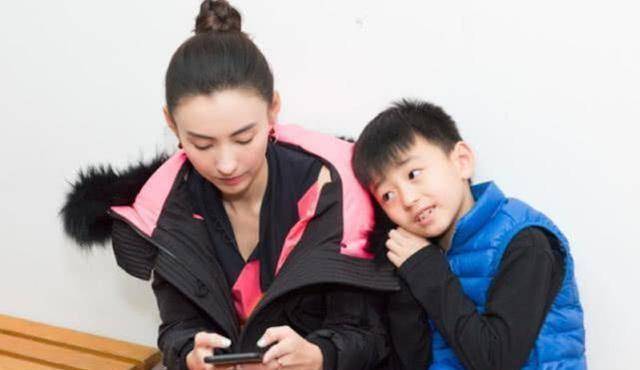 张柏芝为13岁大儿子庆生，Lucas身高已过1米7，冷酷模样像谢霆锋
