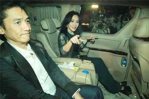 埃尔法|《三十而已》里的富婆们，再落魄也不会搭便车