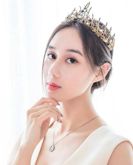 舞会|赌王最宠幼女何超欣，麻省理工学霸、巴黎名媛舞会c位，四房之星