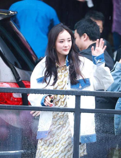 营销|杨幂发际线露出来了,至少很真实,没营销自己天生头发多!