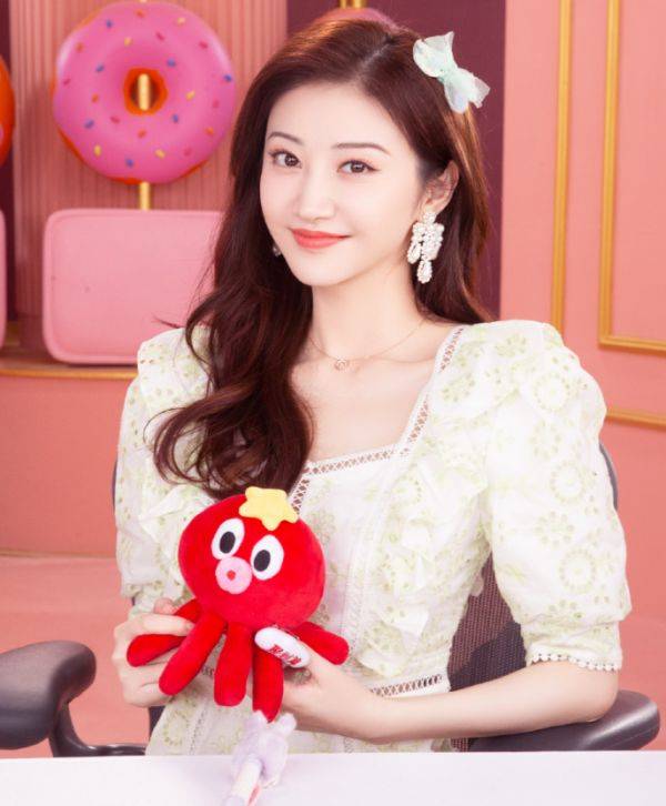 形象|圈内又一公开承认“整容”女星，术后失败很后悔，这样的景甜你认得？